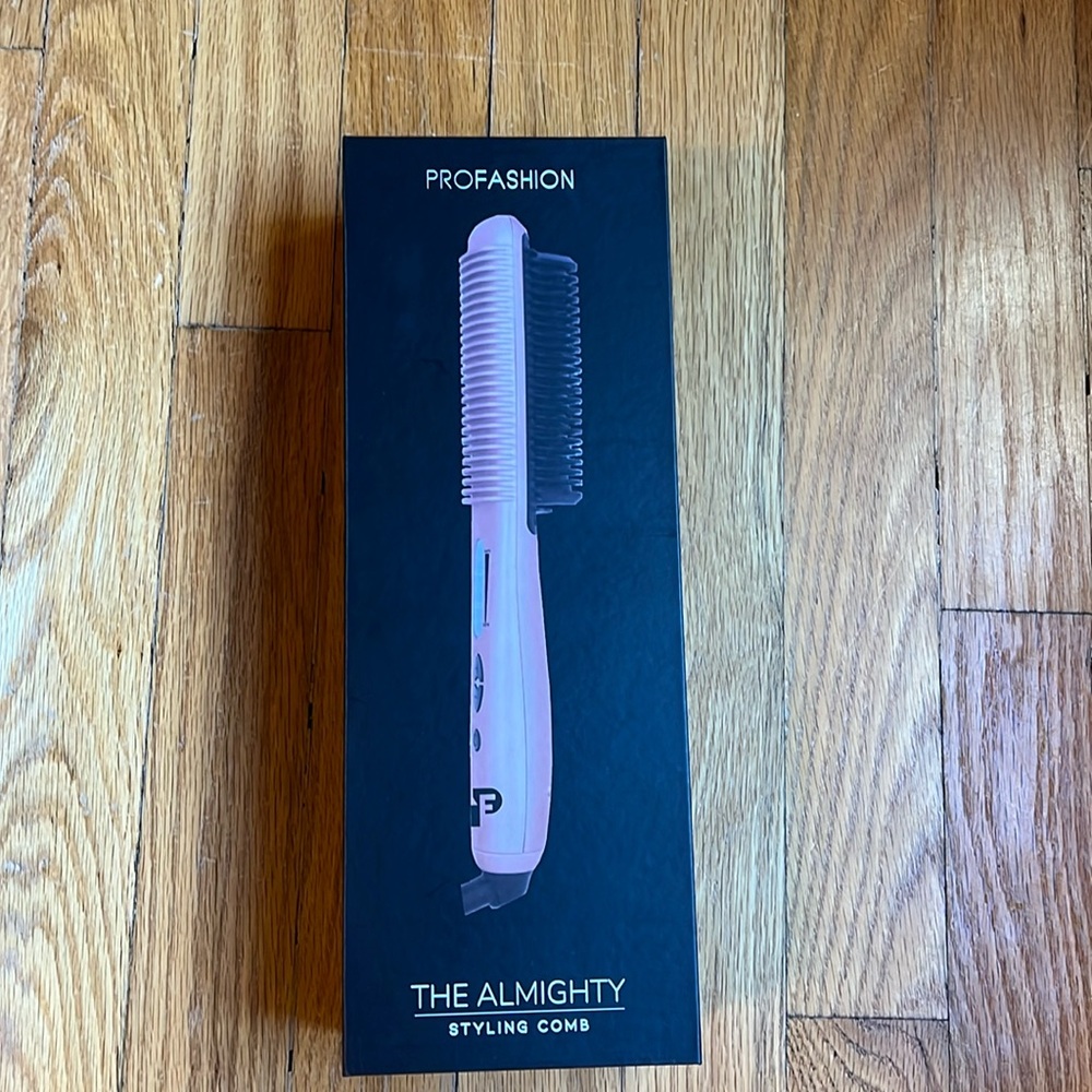 *like new* Pro fashion styling comb- The Almighty